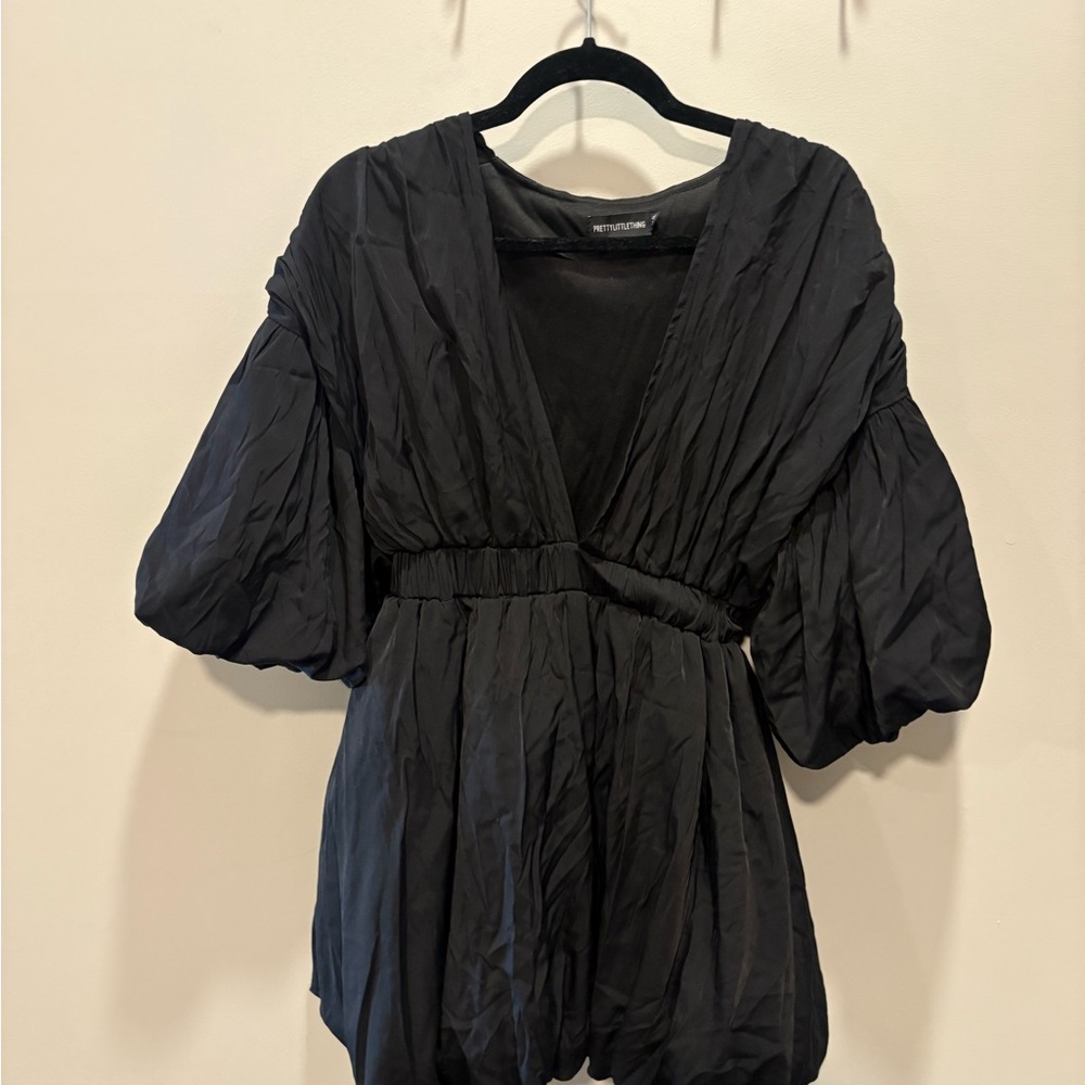 PrettyLittleThing Black V-Neck Puff Sleeve Blouse